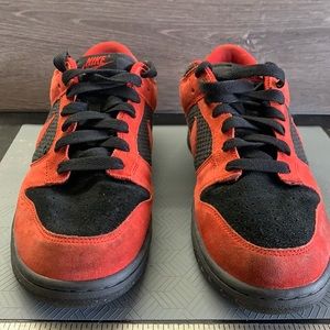 2007 Nike Dunk Low CL Blk/VarRed "Bred"  Size 10
